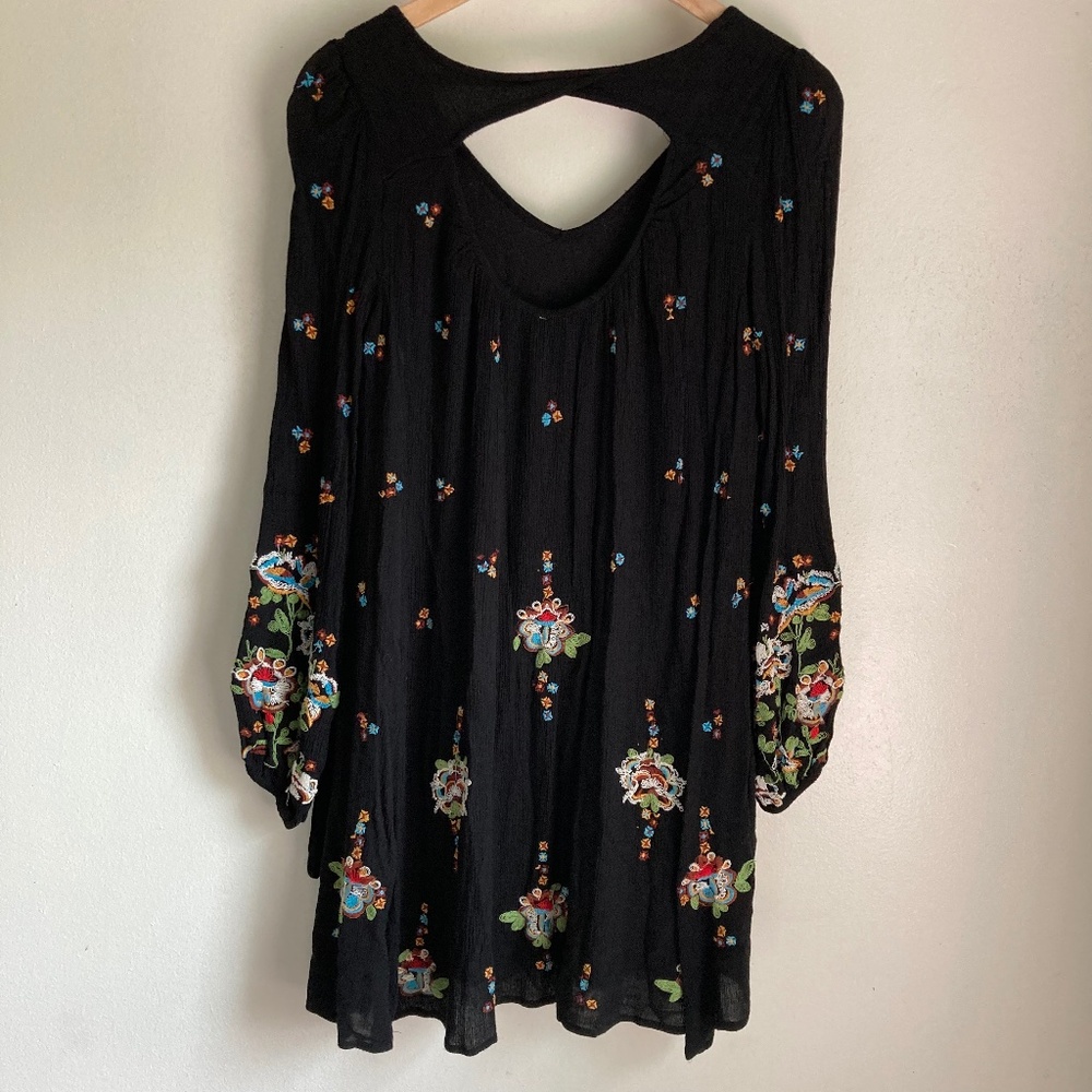 Free people women’s floral embroidered dress with flaws - Picture 4 of 10
